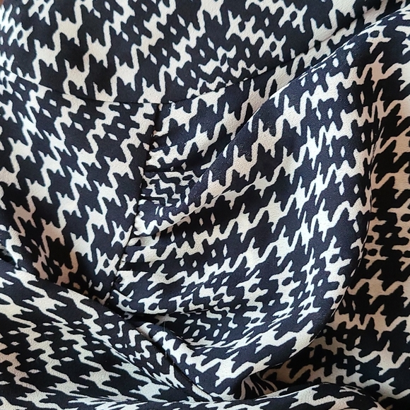 Banana Republic Tie Neck Houndstooth Print Blouse - Picture 8 of 12